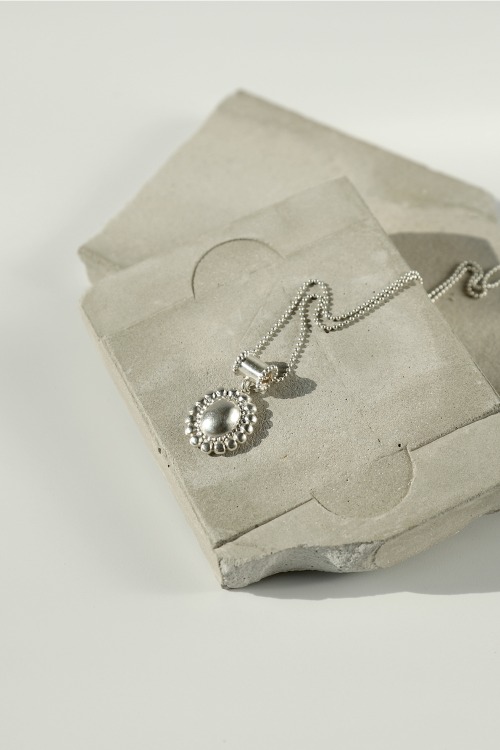 Signature flower Necklace - volume typeoblatt